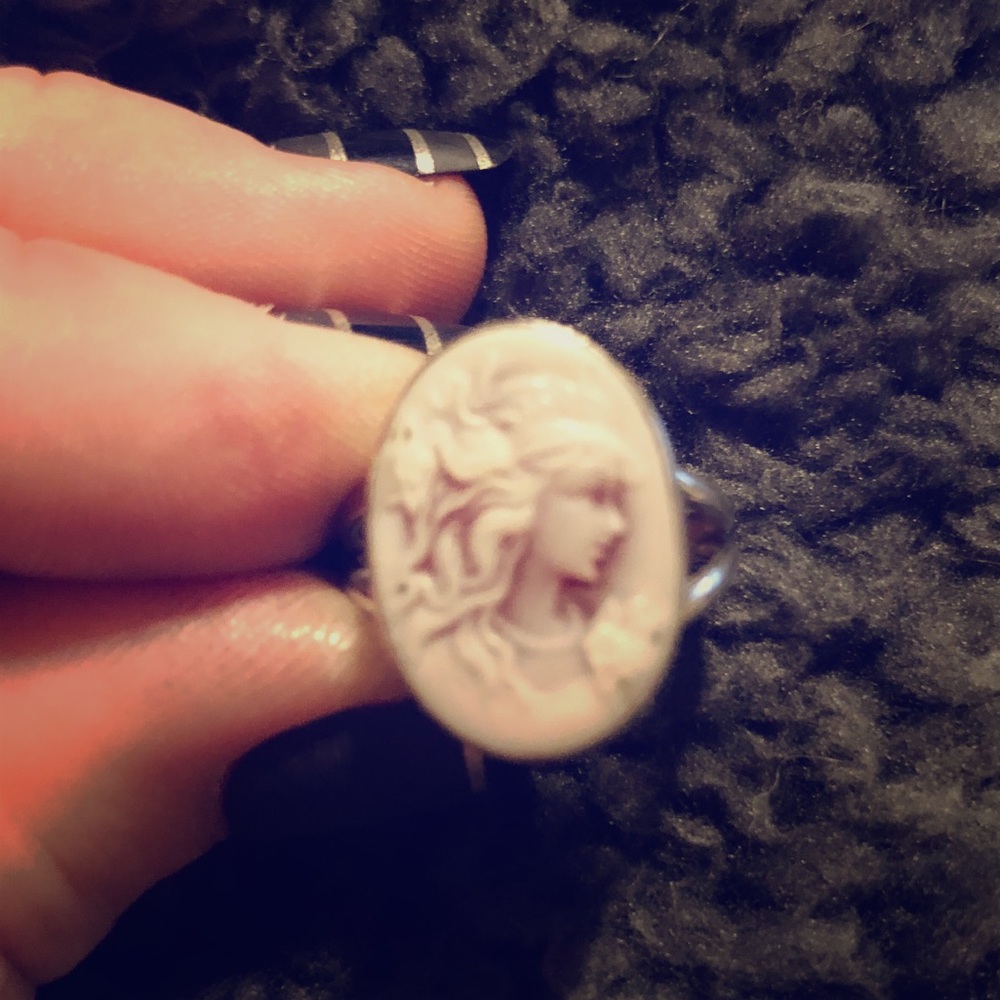 Sterling Silver Cameo Ring sz7